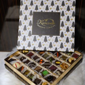 42 käsitöökommiga kuusketega karp